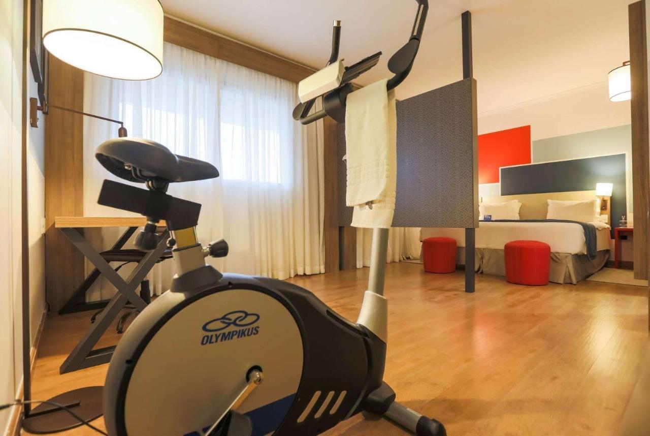 Tryp By Wyndham Ribeirao Preto Hotel Eksteriør billede An exercise bike in a hotel room