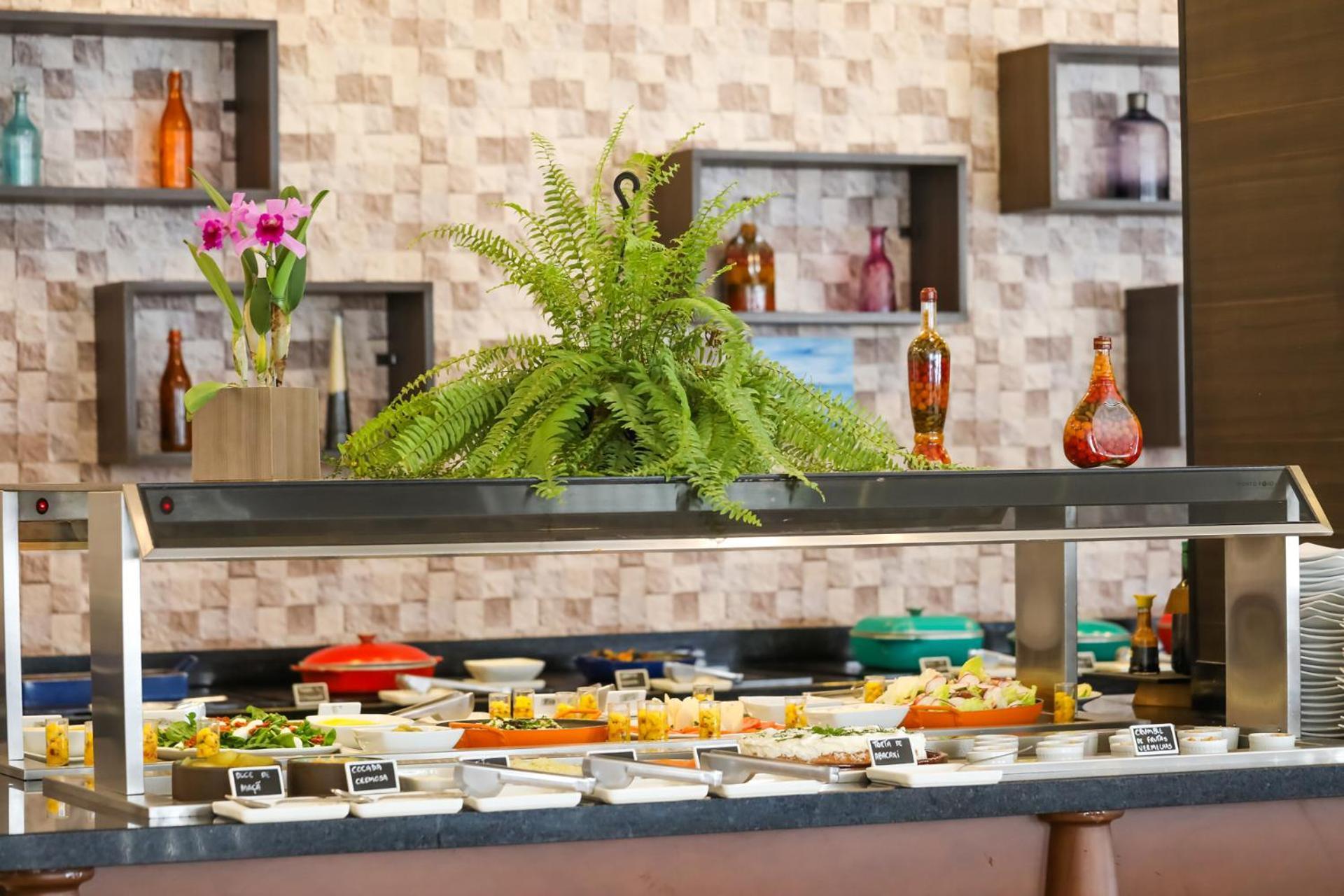 Tryp By Wyndham Ribeirao Preto Hotel Eksteriør billede A salad bar