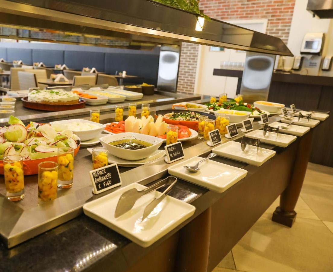 Tryp By Wyndham Ribeirao Preto Hotel Eksteriør billede A salad bar