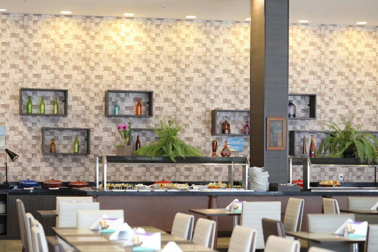 Tryp By Wyndham Ribeirao Preto Hotel Eksteriør billede A buffet at a restaurant