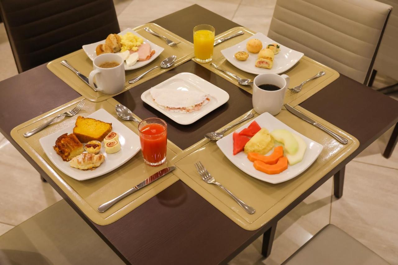 Tryp By Wyndham Ribeirao Preto Hotel Eksteriør billede A breakfast table