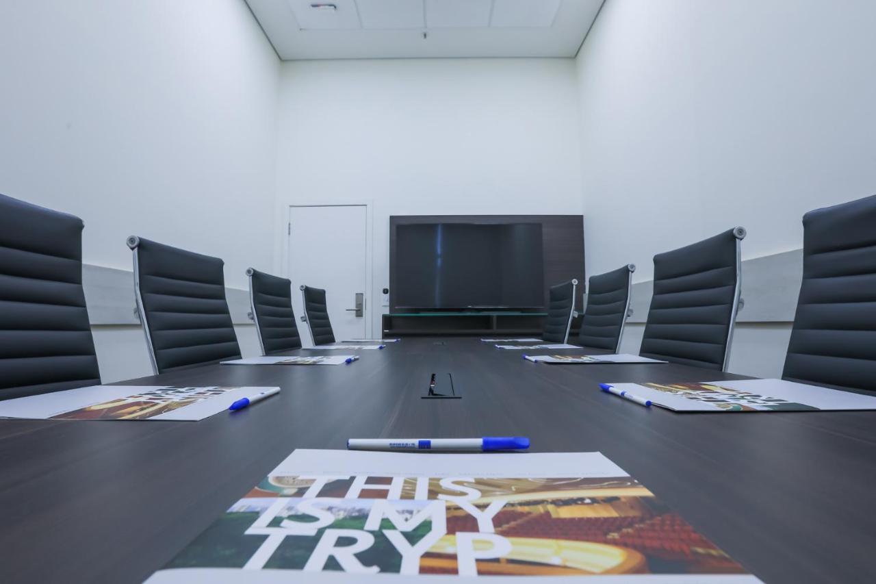 Tryp By Wyndham Ribeirao Preto Hotel Eksteriør billede A meeting room at the headquarters of the company