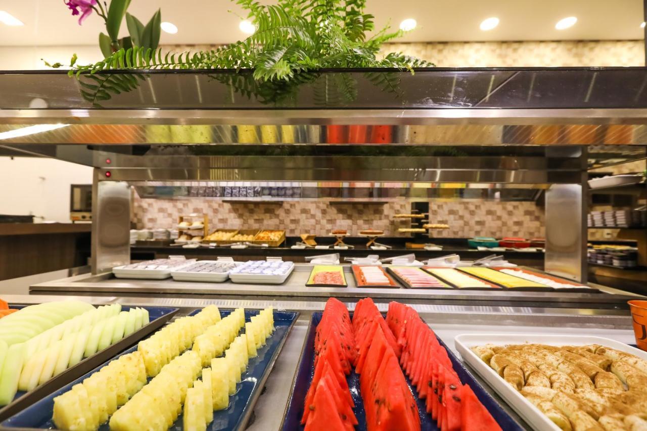 Tryp By Wyndham Ribeirao Preto Hotel Eksteriør billede A buffet at a hotel